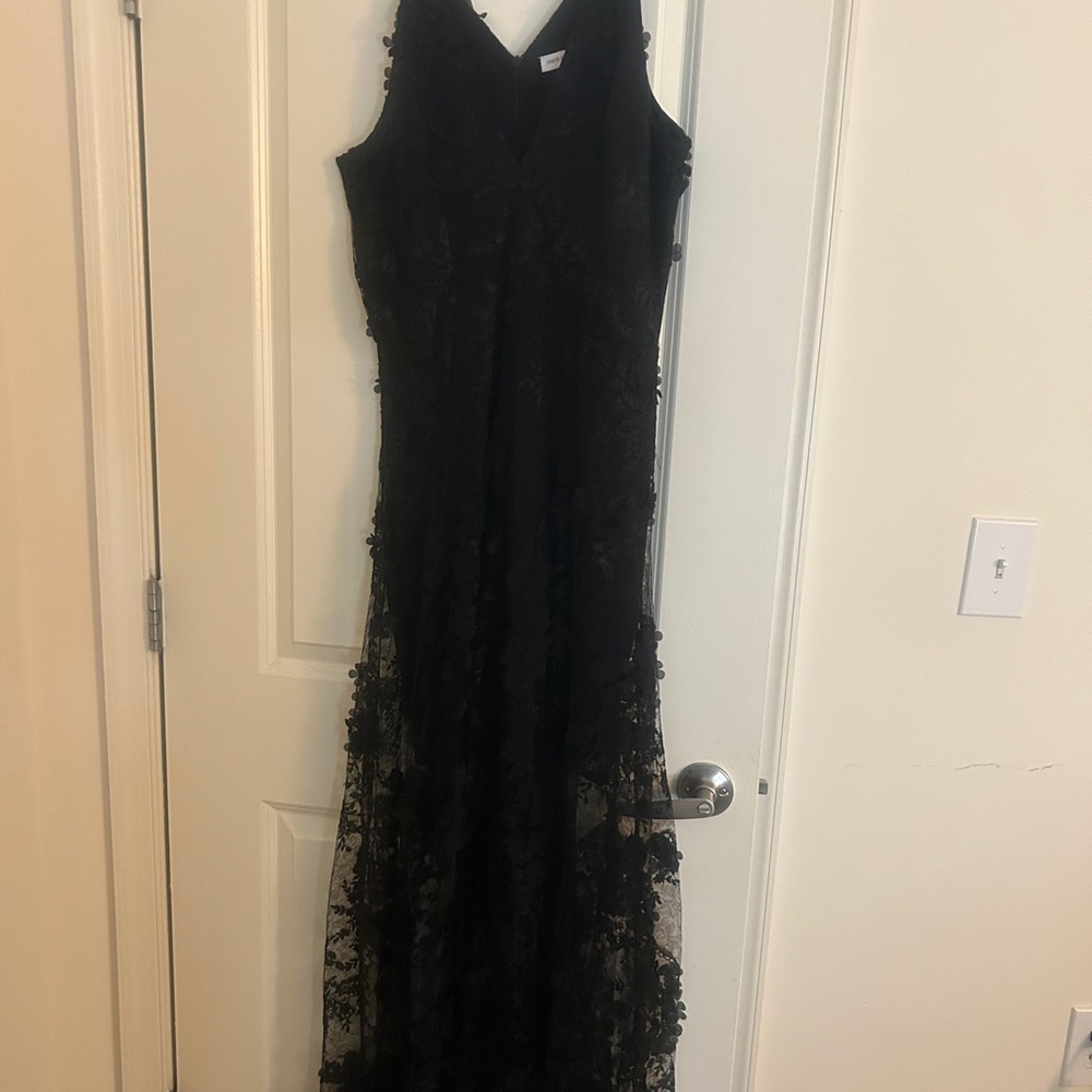 Elegant Black Lace Evening Gown